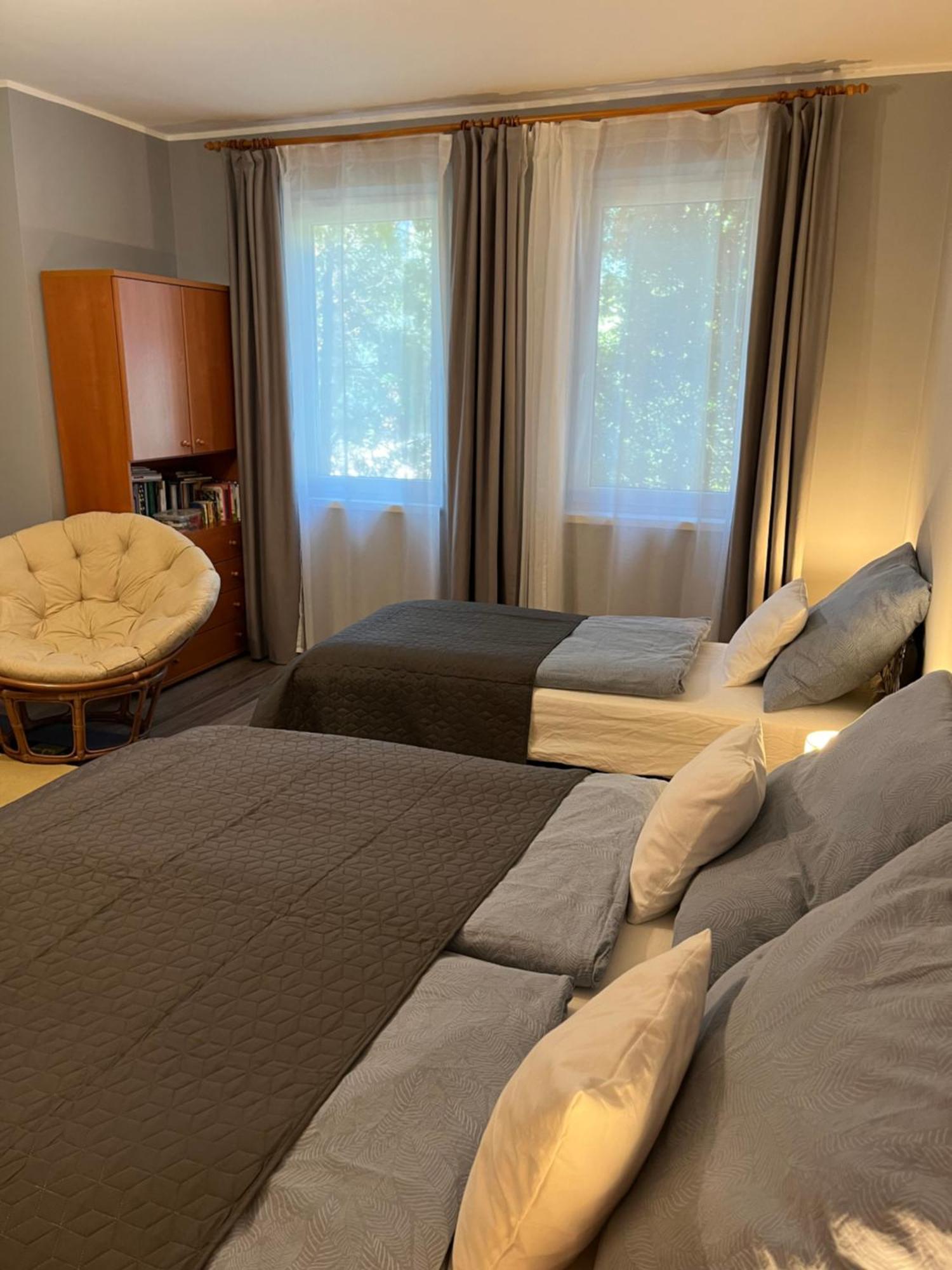 Mandula Vendeghaz Apartment Eger Bagian luar foto